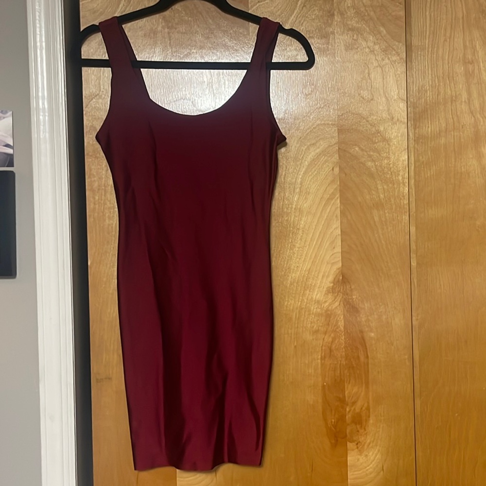 Low back Burgundy Sleeveless Dress